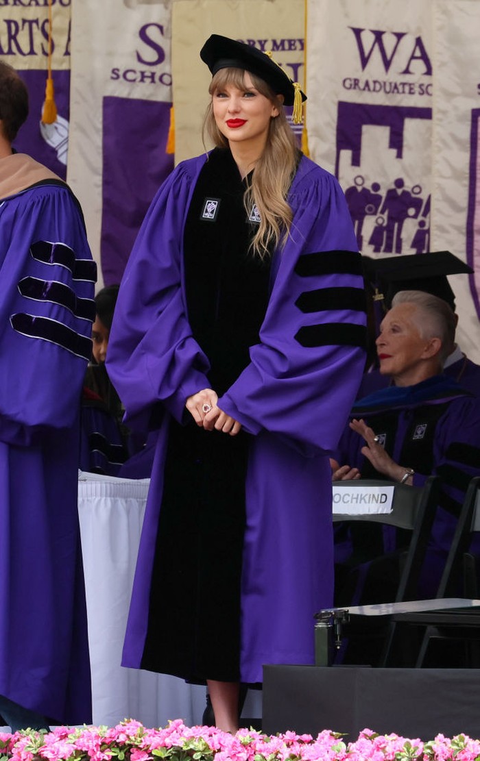 NEW YORK, NEW YORK - MAY 18: Taylor Swift arrives to deliver the New York University 2022 Commencement Address at Yankee Stadium on May 18, 2022 in New York City. (Photo by Dia Dipasupil/Getty Images)