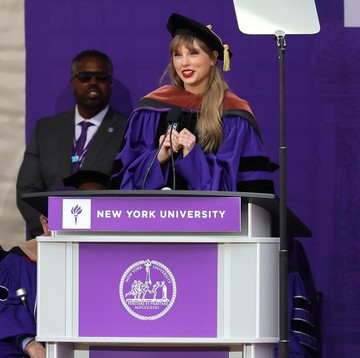 Bangga! Taylor Swift Dapat Gelar Doktor Kehormatan Seni Rupa dari New York University