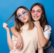 Nggak Heran Punya Banyak Teman, Ini Deretan Zodiak yang Terkenal Paling Ramah! Ada Kamu?