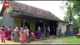 VIDEO: Kejam, Seorang Perempuan Tega Habisi Nyawa Ayah Dengan Batu