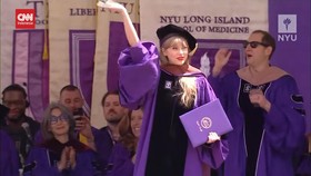 VIDEO: Taylor Swift Terima Gelar Honoris Causa Universitas New York