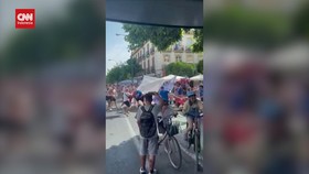 VIDEO: Adu Jotos Fans Frankfurt vs Rangers Jelang Final Liga Europa