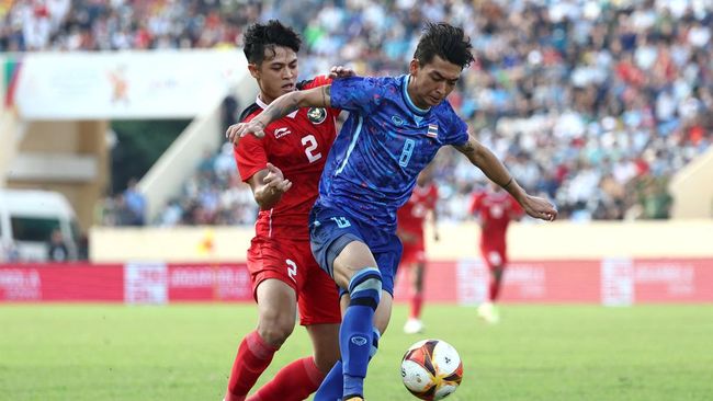 Keributan terjadi jelang pertandingan babak kedua babak perpanjangan waktu usai antara Indonesia melawan Thailand di semifinal SEA Games 2021 (2022).