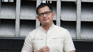 img-title Jatuh ke Got hingga Dagu Robek, Tommy Kurniawan Dapat 14 Jahitan