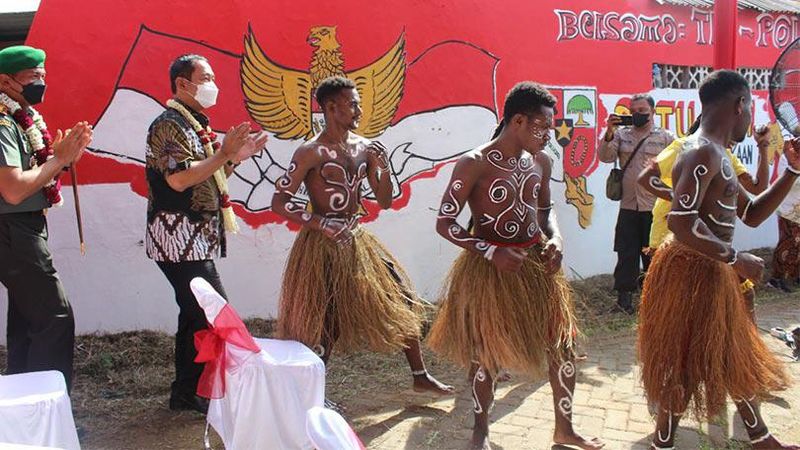 Wali Kota Semarang Hendrar Prihadi berharap agar Kampung Pancasila bisa berperan sebagai vaksin untuk menangkal radikalisme