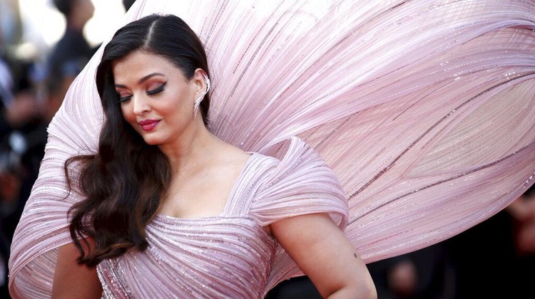 APTOPIX France Cannes 2022 Armageddon Time Red Carpet Aishwarya Rai poses for photographers upon arrival at the premiere of the film 'Armageddon Time' at the 75th international film festival, Cannes, southern France, Thursday, May 19, 2022. (Photo by Vianney Le Caer/Invision/AP)