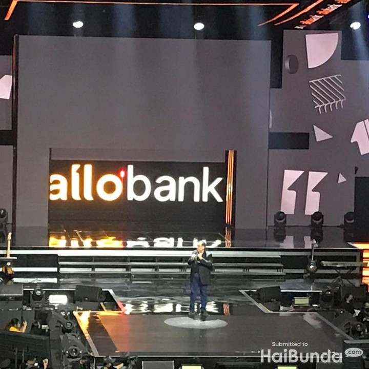 <p>Pemimpin CT Corp, Chairul Tanjung hadir secara langsung meluncurkan Allo Bank. Allo sendiri merupakan singkatan dari <em>All in One</em>. Artinya, hanya dalam satu aplikasi, Bunda bisa melakukan berbagai kegiatan mulai dari menabung hingga berbelanja. (Foto: HaiBunda/Mutiara Ananda)</p>