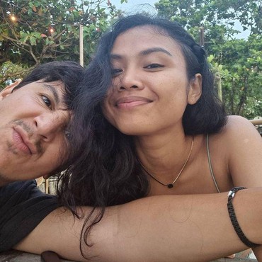 Beradegan Intim dengan Jefri Nichol, Intip 7 Foto Mesra Dea Panendra & Kekasih