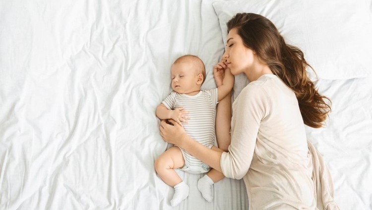 Ibu Menyusui Sambil Tidur Ibu Menyusui Sambil Tidur