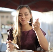 Sedang Diet Tapi Diajak Nongkrong? Ini Alternatif Menu Makanan Aman yang Bisa Kamu Pesan