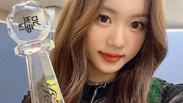 img-title Kabar Terbaru Kim Garam eks LE SSERAFIM, Diterima di Kampus Park Min Young