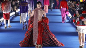 FOTO: Dior X ERL, Saat Lelaki Paris Bertemu California