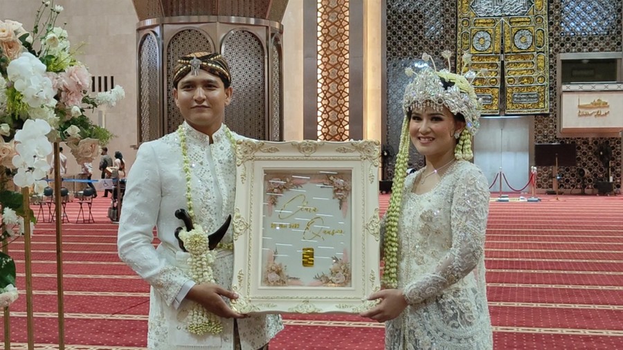 Masayu Clara dan Qausar Harta resmi menikah