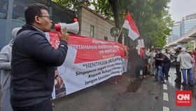 Pendukung UAS Serukan Setop Islamophobia di Kedubes Singapura