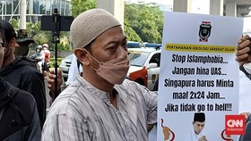 Aksi di Kedubes Singapura Usai, Pendukung UAS Membubarkan Diri