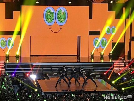 7 Potret Kemeriahan Grand Launching Allo Bank, NCT Dream Bikin Penonton Histeris