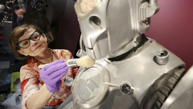 FOTO: Kejaiban Serial Doctor Who Datang ke Dunia Nyata