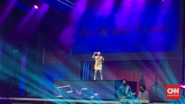 Raisa duet dengan Kahitna di Allo Bank Festival 2022 dengan membawakan lagu Mantan Terindah.