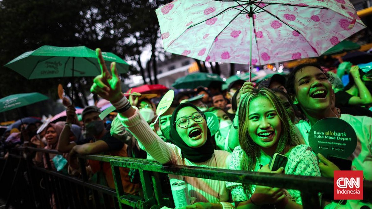 FOTO: Kunto Aji dan Nadin Amizah Manggung di Allo Bank Festival 2022