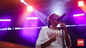 FOTO: Kunto Aji dan Nadin Amizah Manggung di Allo Bank Festival 2022
