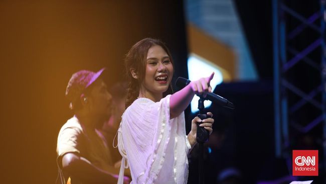 Nadin Amizah menitipkan pesan kepada pada para penonton usai tampil di Allo Bank Festival 2022.