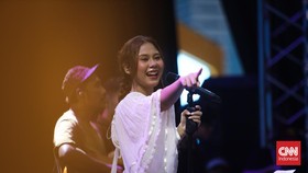 Nadin Amizah Kirim Pesan kepada Penonton Allo Bank Festival 2022