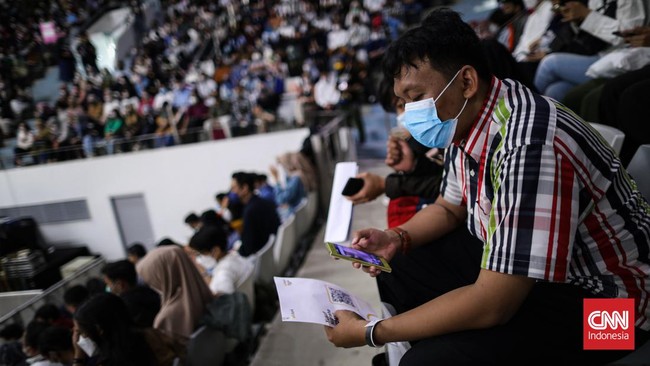 Ribuan pencari kerja mengikuti CT Corp Recruitment 2022 di Istora Senayan Jakarta, hari ini.