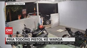 VIDEO: Polisi Todong Pistol ke Warga