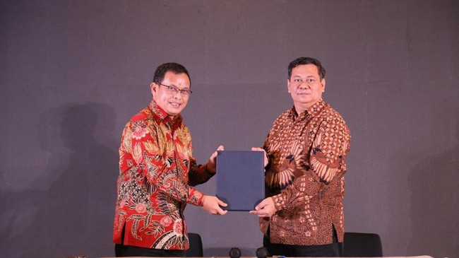 TASPEN dan APHTN-HAN menandatangani perjanjian kerja sama untuk mendorong profesionalitas dan kapabilitas SDM terkait dengan hukum jaminan sosial Indonesia.