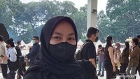 <p>Ada beberapa tes yang harus diselesaikan oleh para peserta. Semuanya melalui WhatsApp dan berjalan dengan lancar, Bunda. "Semua berjalan lancar, yang enggak bisa baca soal di layar dari kursi jauh, bisa pindah sesuai kebutuhan," tutur Desi Ratna, <em>fresh graduated</em> dari Unversitas 45 Bekasi. (HaiBunda)<br /><br /></p>