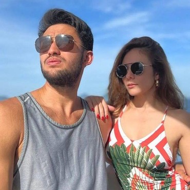 7 Potret Wulan Guritno & Sabda Ahessa Mesra Liburan hingga Berenang Bareng