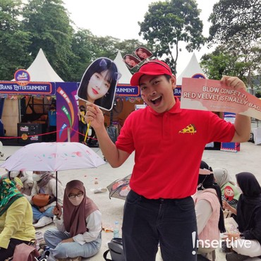 Allo Bank Fest Day 2, ReVeLuv Pakai Kostum - Jualan Kipas Berwajah Red Velvet