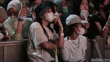 img-title Ayu Ting Ting dan Bilqis Asyik Nonton Konser Stray Kids