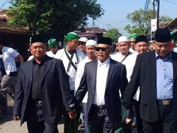 Nikahi Perawan Muda, H Sondani Cirebon Rupanya Gemar Umrahkan Warga