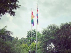Bendera LGBT, Universalitas HAM, dan Realitas Masyarakat