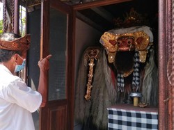 Pratima di Pura Dalem Siyut Gianyar Raib, Kereb Rangda Dirusak