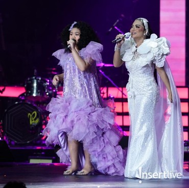 Duet Maut Krisdayanti dan Amora Buat Penonton Riuh
