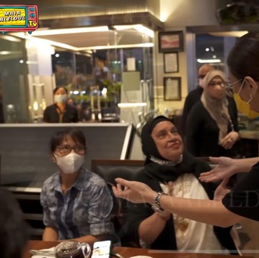 7 Momen Maia Estianty Bertemu Ibunda Ahmad Dhani Tuai Pujian