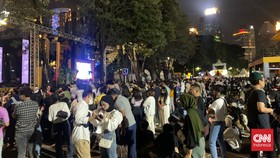 Konser Berakhir, Penonton Allo Fest Lanjut Berkaraoke