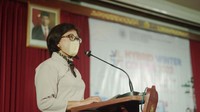 <p>Wanita kelahiran Yogyakarta 1965 ini pun bertekad untuk memperkuat pendidikan transdisiplin yang juga mendorong kewirausahaan sosial, kemandirian, dan keberagaman di kampus UGM. (Foto: Instagram: @ovaemi)</p>