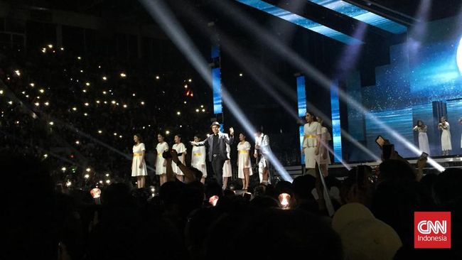 Padi Reborn sukses membuat seluruh pengunjung Istora Senayan bersenandung saat membawakan Kasih Tak Sampai di  Allo Bank Festival 2022.