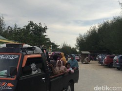 PPKM Makin Longgar, Pantai Karangjahe Rembang Dibanjiri Wisatawan