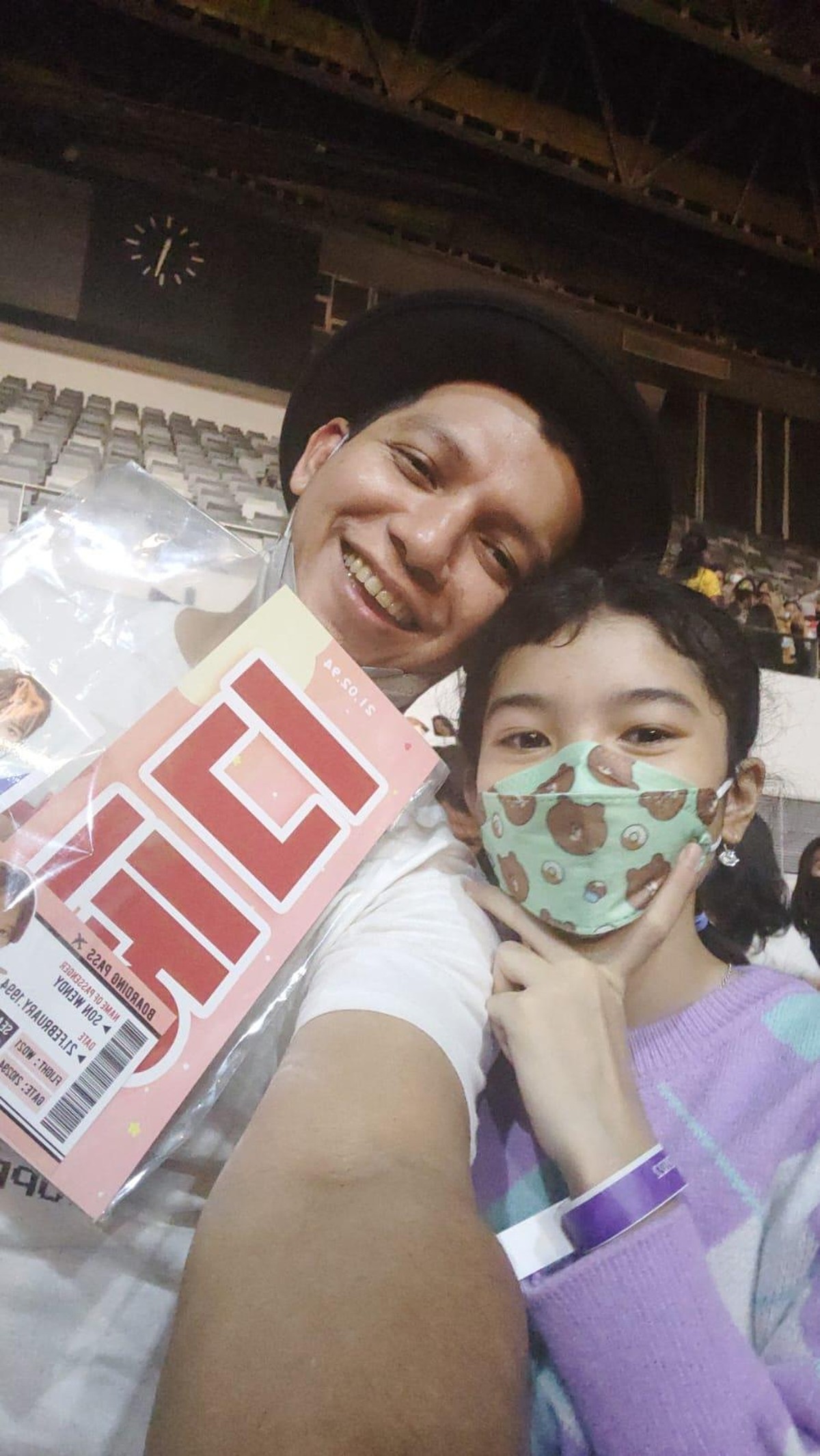 ReveLuv cilik menonton konser ditemani sang ayah