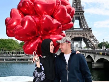 7 Potret Babymoon Kehamilan Kedua Kartika Putri di Paris, Mesra Bersama Sang Suami