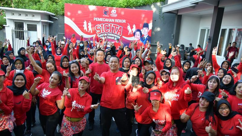 Wali Kota Semarang yang juga Ketua PDI Perjuangan Kota Semarang, Hendrar Prihadi turut mendukung pemecahan rekor muri peserta senam terbanyak