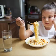 Orangtua Nggak Perlu Galau Lagi, Ini 5 Cara Mengatasi Masalah Anak yang Suka Pilih-Pilih Makanan
