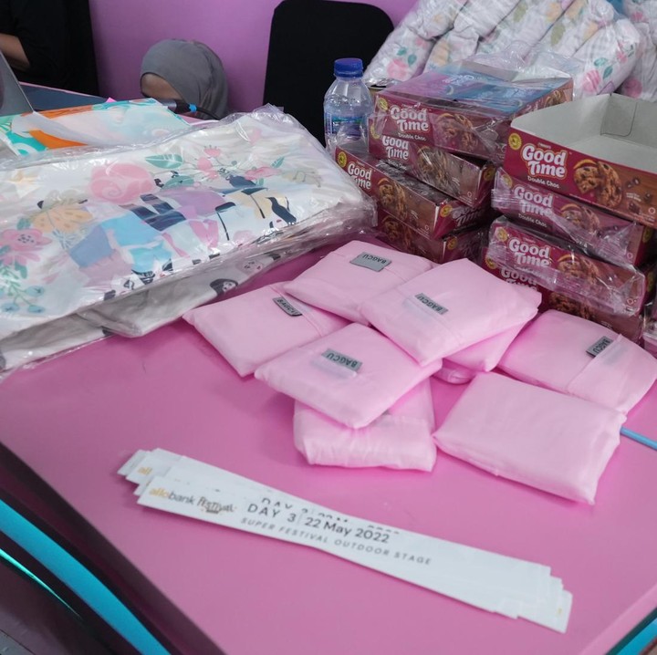 <p>Hadiahnya menarik nih, Bunda. Mulai dari tote bag, kupon diskon belanja, hingga logam mulia emas seberat 3 gram. Bunda yang tertarik untuk ikut game juga tak dipungut biaya, alias gratis dan hanya menunjukkan bukti telah mendownloa aplikasi HaiBunda.  (Foto: Tim HaiBunda)</p>