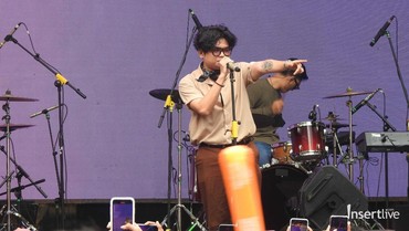 img-title Buka Allo Bank Festival Day 3, Juicy Luicy Ajak Penonton Galau Bareng