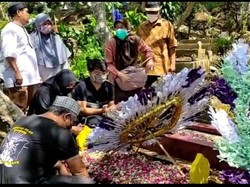 Eks Jubir COVID-19 Achmad Yurianto Dimakamkan Dekat Ibunya