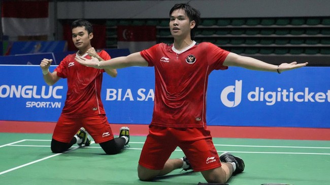 Leo Rolly/Daniel Marthin berhasil menjadi juara ganda putra Singapore Open 2022 usai mengalahkan wakil Indonesia lainnya, Fajar Alfian/Muhammad Rian Ardianto.